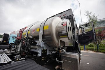 �ൺ��� ӥ�� 12.5L LNG 500���� 6X4 һ�����12�� ǣ����ͼƬ