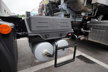 �ൺ��� ӥ�� 12.5L LNG 500���� 6X4 һ�����12�� ǣ����ͼƬ