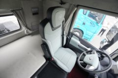 解放鹰航 智享版 13.2L柴油 640马力 6X4 一汽解放12档 AMT自动档 牵引车