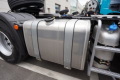 解放鹰航 智享版 13.2L柴油 640马力 6X4 一汽解放12档 AMT自动档 牵引车