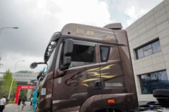 无锡市鹰腾牵引车系列，打折优惠，降3万，赶快抢购！