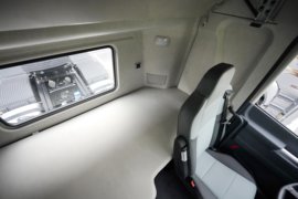 鹰腾&nbsp;牵引车驾驶室                                               图片