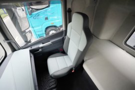 鹰腾&nbsp;牵引车驾驶室                                               图片