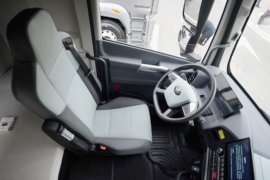 鹰腾&nbsp;牵引车驾驶室                                               图片