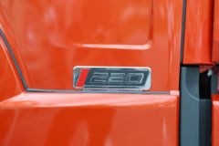 青岛解放JK6 4X2 7.75米纯电动翼开启厢式载货车 宁德时代246.68kWh