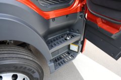 青岛解放JK6 4X2 7.75米纯电动翼开启厢式载货车 宁德时代246.68kWh