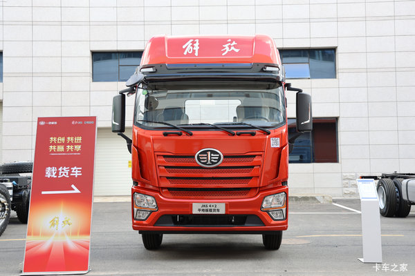 青岛解放 JK6中卡 260马力 4X2 6.75米仓栅式载货车
