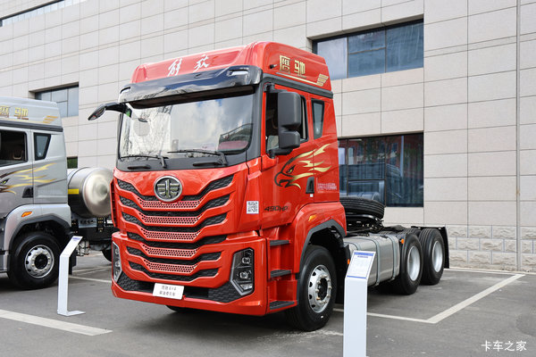 青岛解放 鹰驰 11.1L柴油 490马力 6X4 一汽解放12档 牵引车