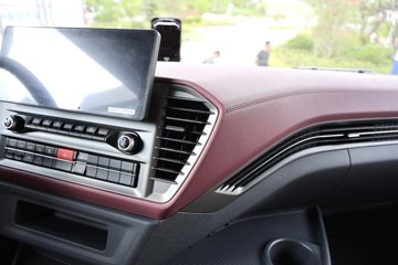���ӥ�� 11.1L���� 490���� 6X4 һ�����12�� ǣ����ͼƬ