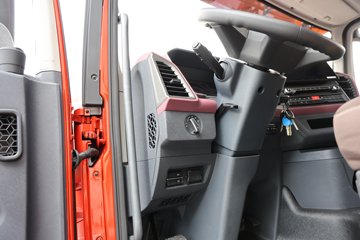 ���ӥ�� 11.1L���� 490���� 6X4 һ�����12�� ǣ����ͼƬ