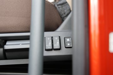 ���ӥ�� 11.1L���� 490���� 6X4 һ�����12�� ǣ����ͼƬ