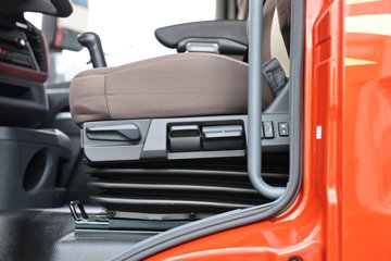 ���ӥ�� 11.1L���� 490���� 6X4 һ�����12�� ǣ����ͼƬ
