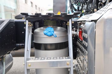���ӥ�� 11.1L���� 490���� 6X4 һ�����12�� ǣ����ͼƬ