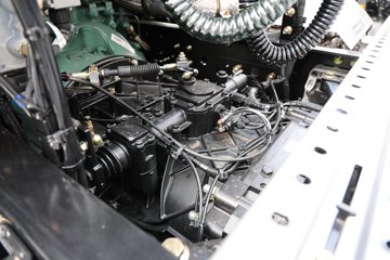 ���ӥ�� 11.1L���� 490���� 6X4 һ�����12�� ǣ����ͼƬ