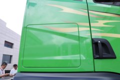 解放鹰驰 7.8L柴油 350马力 8X4 一汽解放10档 5.8米自卸车