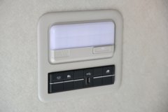 青岛解放 鹰航 智享版 13.2L LNG 530马力 8X4 一汽解放12档 9.5米仓栅式载货车