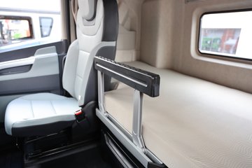 �ൺ��� ӥ�� ������ 13.2L LNG 530���� 8X4 һ�����12�� 9.5�ײ�դʽ�ػ���ͼƬ