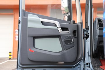ൺ ӥ  13.2L LNG 530 8X4 һ12 9.5ײդʽػ ͼƬ