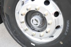 青岛解放 鹰航 智享版 13.2L LNG 530马力 8X4 一汽解放12档 9.5米仓栅式载货车