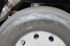 青岛解放 鹰航 智享版 13.2L LNG 530马力 8X4 一汽解放12档 9.5米仓栅式载货车