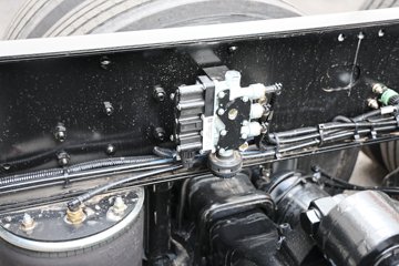 �ൺ��� ӥ�� ������ 13.2L LNG 530���� 8X4 һ�����12�� 9.5�ײ�դʽ�ػ���ͼƬ