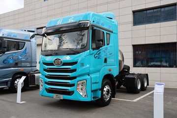 解放鹰腾 13.2L LNG 530马力 6X4 一汽解放12档 AMT自动档 牵引车