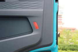 鹰腾&nbsp;牵引车驾驶室                                               图片