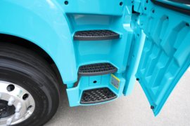 鹰腾&nbsp;牵引车驾驶室                                               图片