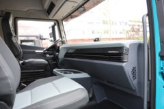 解放鹰腾 13.2L LNG 530马力 6X4 一汽解放12档 AMT自动档 牵引车