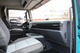 鹰腾&nbsp;牵引车驾驶室                                               图片