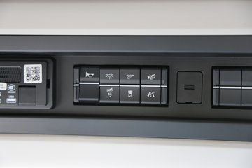 ���ӥ�� 13.2L LNG 530���� 6X4 һ�����12�� AMT�Զ��� ǣ����ͼƬ