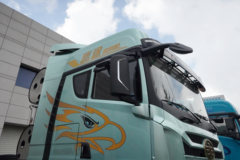 解放鹰途 商务舱 15.6L LNG 660马力 6X4 一汽解放12档 AMT自动档 牵引车