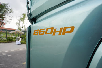 ���ӥ; ����� 15.6L LNG 660���� 6X4 һ�����12�� AMT�Զ��� ǣ����ͼƬ