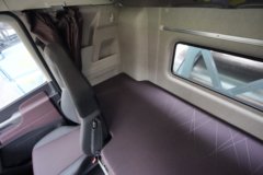 解放鹰途 商务舱 15.6L LNG 660马力 6X4 一汽解放12档 AMT自动档 牵引车