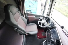 解放鹰途 商务舱 15.6L LNG 660马力 6X4 一汽解放12档 AMT自动档 牵引车