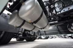 解放鹰途 商务舱 15.6L LNG 660马力 6X4 一汽解放12档 AMT自动档 牵引车