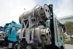 解放鹰途 商务舱 15.6L LNG 660马力 6X4 一汽解放12档 AMT自动档 牵引车