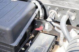 悍将M&nbsp;垃圾运输车底盘图片