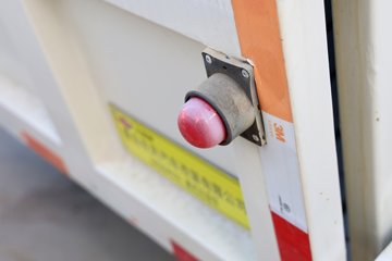 �й�����HOWO ����M 140���� 4X2 ��ʽ������(������)ͼƬ