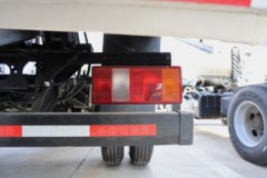 中国重汽HOWO 悍将M 140马力 4X2 厢式垃圾车(天翔牌)