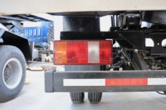 中国重汽HOWO 悍将M 140马力 4X2 厢式垃圾车(天翔牌)