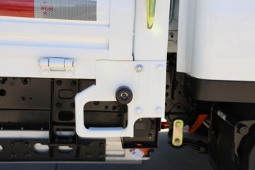 Զ�� ����F5E 4.02�׵��Ŵ��綯����΢�� ��о62kWhͼƬ