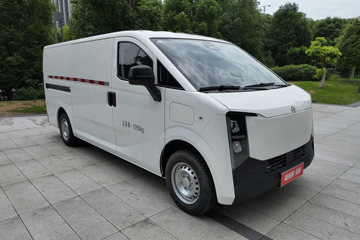 货拉拉多拉大面 2025款 超充实用版 3座 纯电动封闭货车 亿纬41.86kWh
