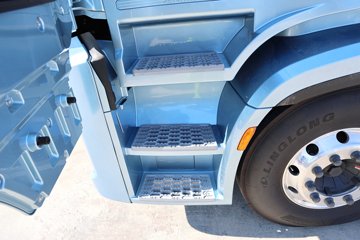 银河5&nbsp;牵引车驾驶室                                               图片