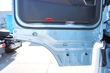 银河5&nbsp;牵引车驾驶室                                               图片