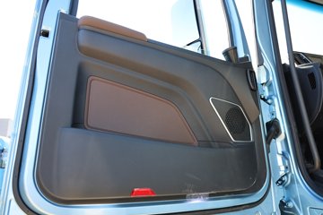 银河5&nbsp;牵引车驾驶室                                               图片