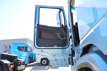 银河5&nbsp;牵引车驾驶室                                               图片