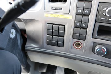 �й�����HOWO ���� 200���� 4X2 5.2����ж��ͼƬ