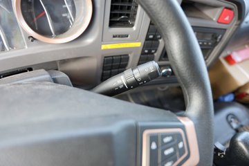 �й�����HOWO ���� 200���� 4X2 5.2����ж��ͼƬ