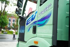 解放J6P 6X4 纯电动牵引车 宁德时代400kWh